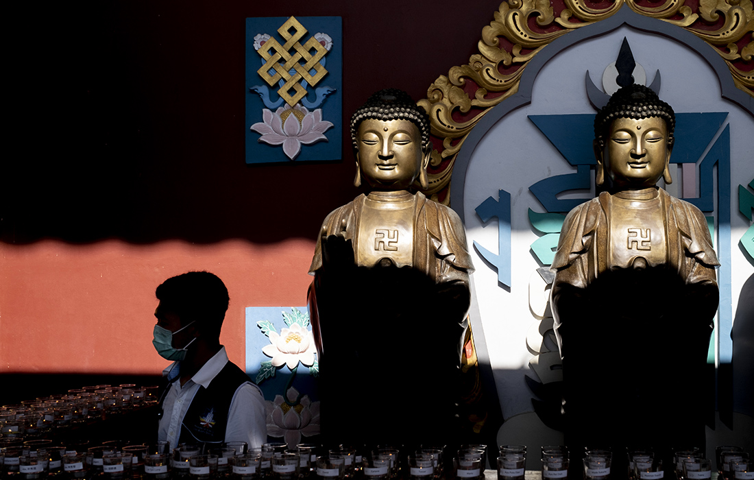 На Бали празднуют День рождения Будды