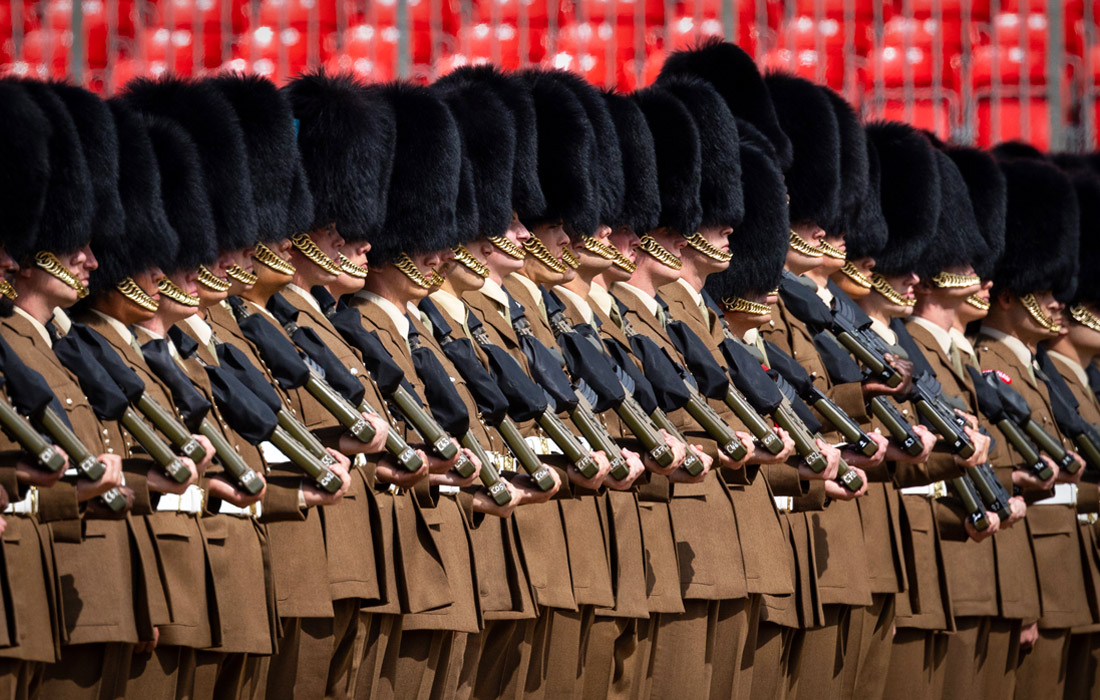 В Лондоне проходит репетиция парада по случаю официального дня рождения королевы Великобритании Елизаветы II