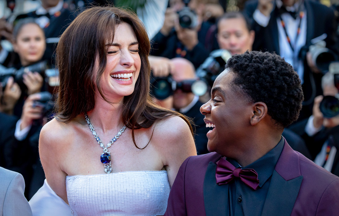 Энн Хэтэуэй и Джейлин Уэбб на премьере фильма "Время Армагеддона"