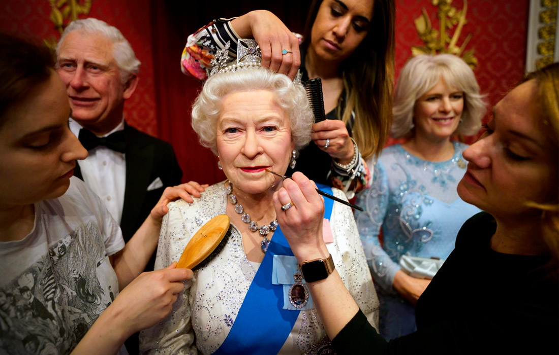 Художники готовят восковую фигуру королевы Елизаветы II в Музее мадам Тюссо в Лондоне