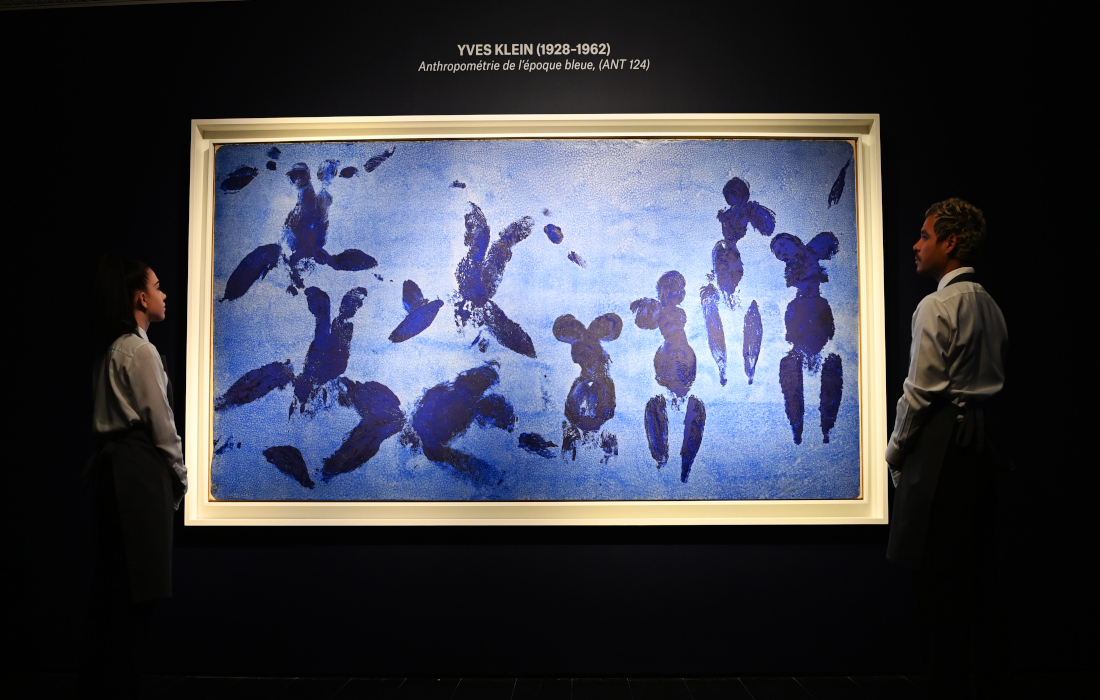 Продажа картины Ива Кляйна "Антропометрия синей эпохи" в аукционном доме Chrisite’s. Картина может быть продана за 28 млн евро на аукционе в Лондоне 28 июня.

