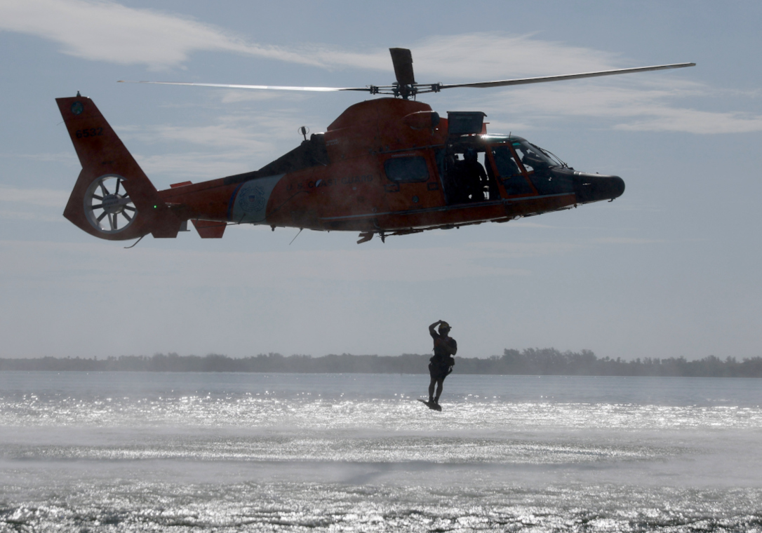 Учения на базе береговой охраны Майами-Бич во Флориде