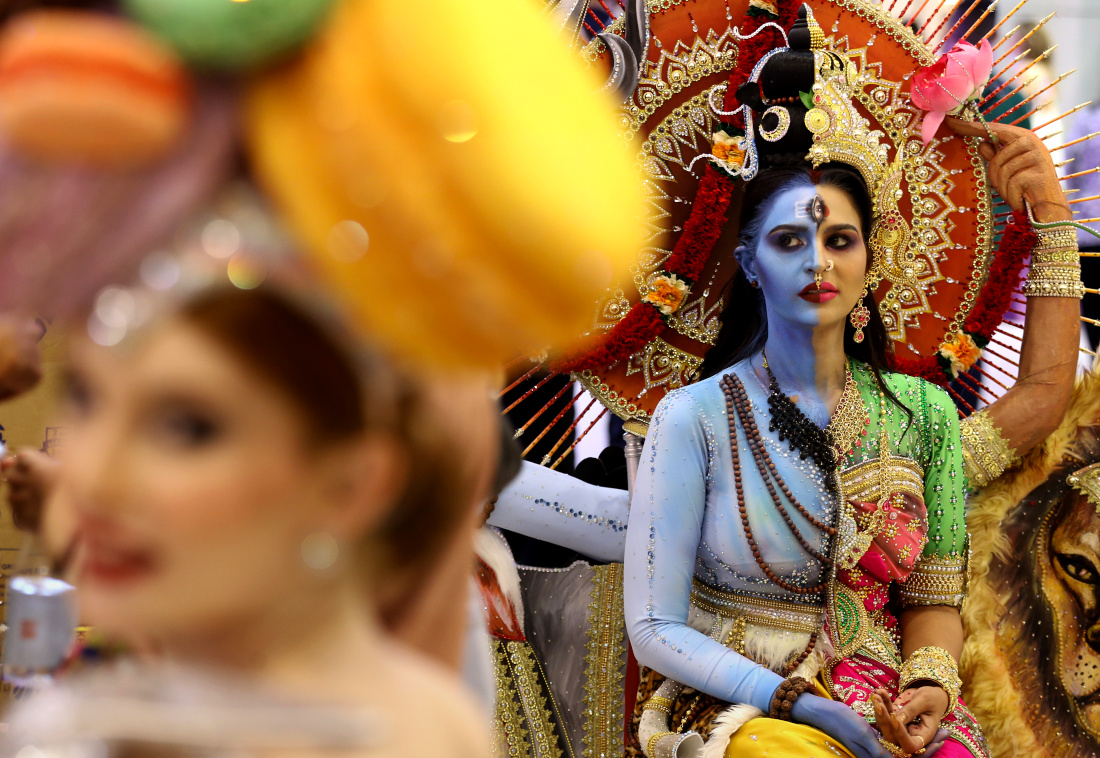 Конкурс национальных костюмов Miss International Queen в Бангкоке