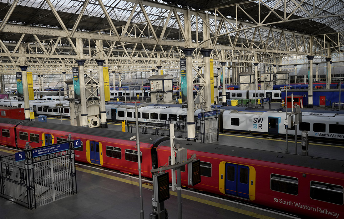 Самая масштабная с 1989 года забастовка сотрудников железных дорог началась в Великобритании