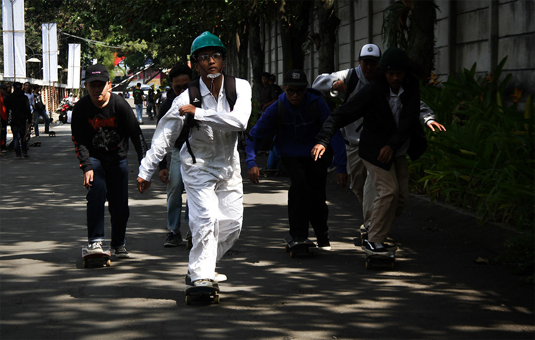 День скейтбординга отмечают в Индонезии
