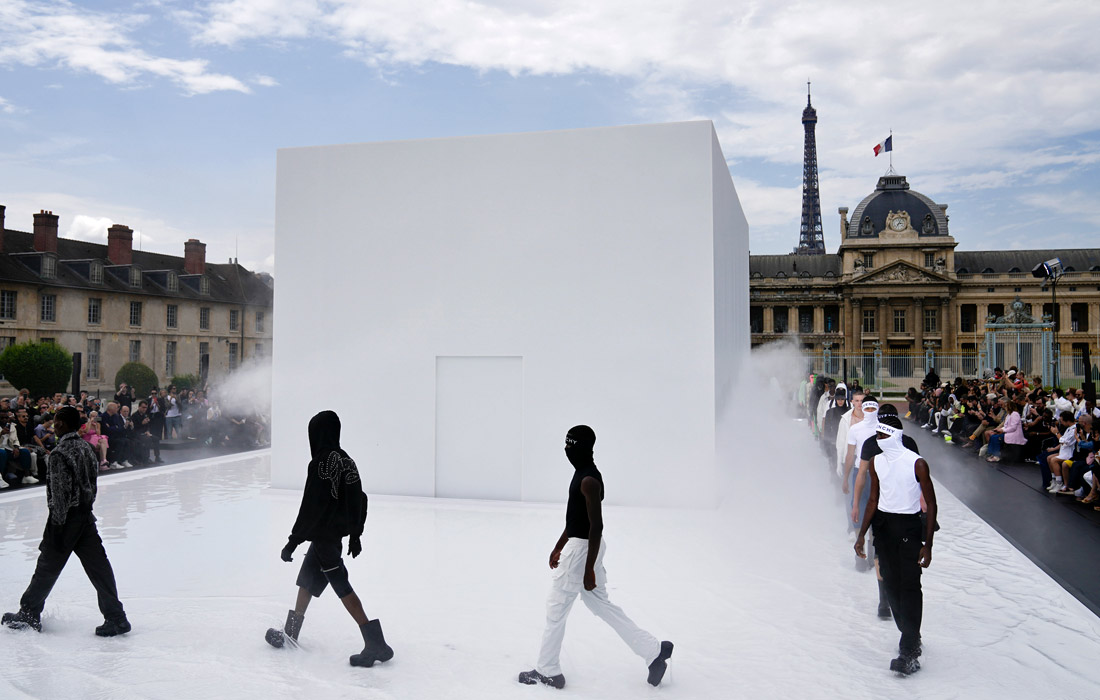 Показ коллекции Givenchy сезона весна-лето 2023 на Неделе мужской моды в Париже