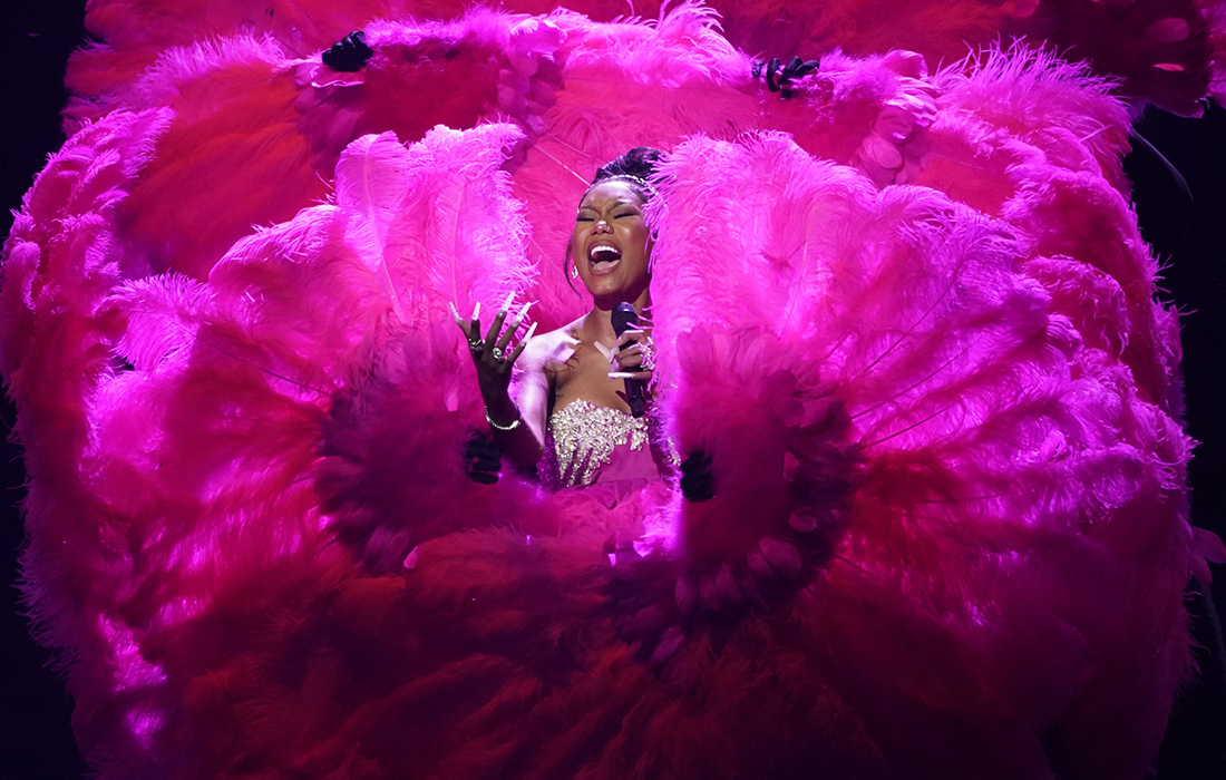 В Лос-Анджелесе прошла церемония вручения премии BET Awards. На фото: певица Муни Лонг.