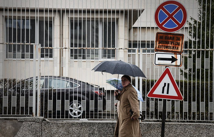 Болгария решила выслать почти половину сотрудников российской дипмиссии