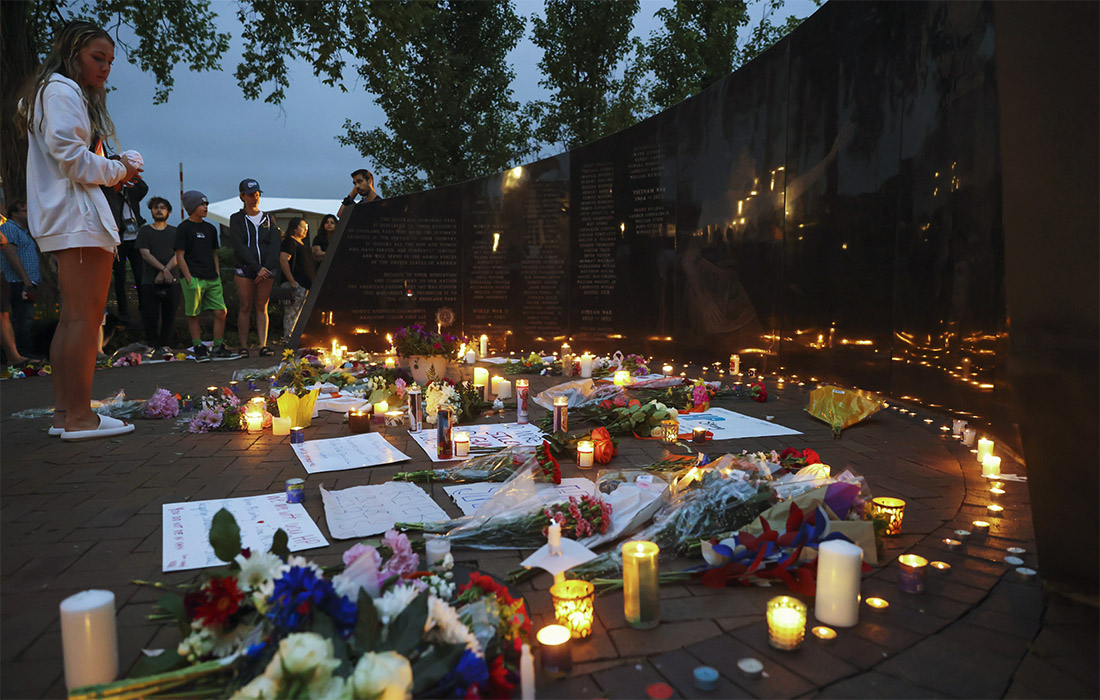 В Чикаго поминают жертв массовой стрельбы, произошедшей 4 июля
