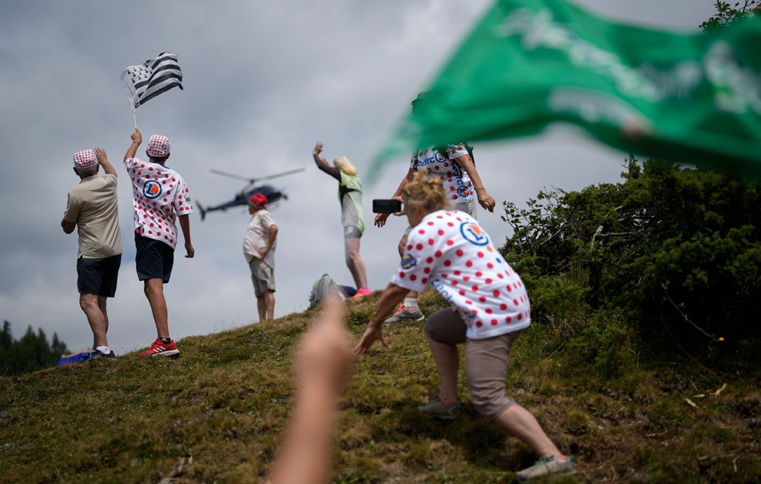 Завершился 17-й этап велогонки "Тур де Франс" маршрутом протяженностью 130 км по горам от Сен-Годена до Пейрагуда