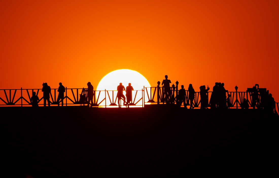 Закат в городе Ван, Турция