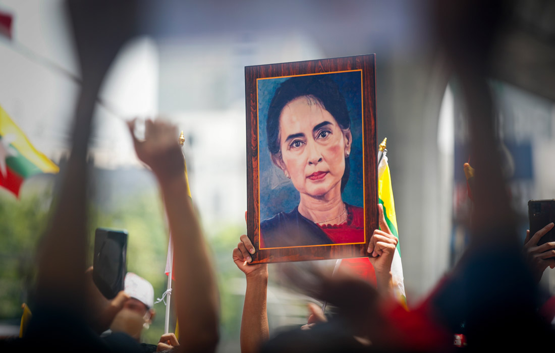 Протест у посольства Мьянмы в Бангкоке после казни оппозиционных активистов