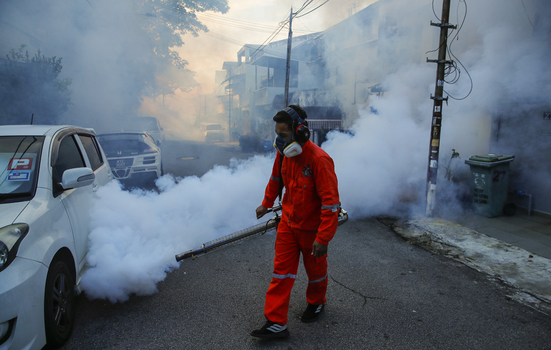  Дезинфекция улиц Куала-Лумпура в рамках борьбы с лихорадкой денге
