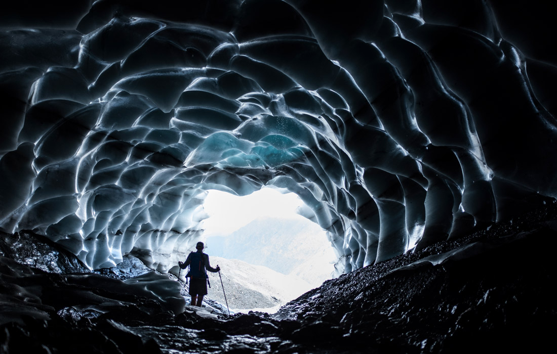 Пещера в леднике Зардона на востоке Швейцарии