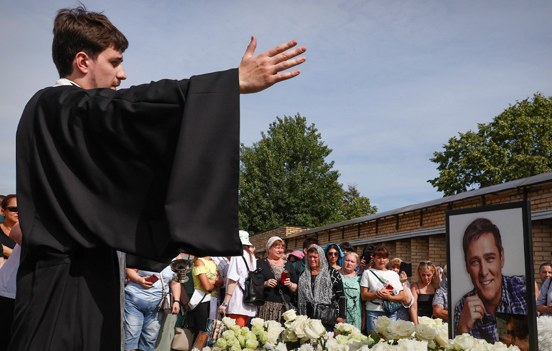 Панихида на 40-й день после смерти певца Юрия Шатунова прошла на Троекуровском кладбище в Москве