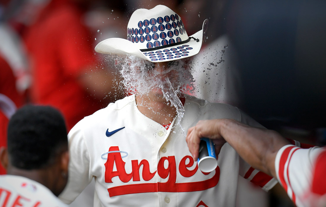 После бейсбольного матча "Окленд Атлетикс" против "Лос-Анджелес Энджелс" в Анахайме, США