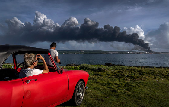 Пожар на нефтехранилище на Кубе