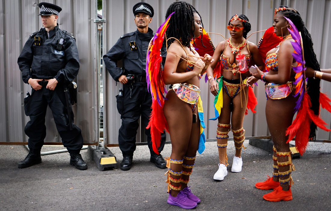 После двухлетнего перерыва из-за пандемии коронавируса в лондонском районе Ноттинг-Хилл прошел традиционный карнавал