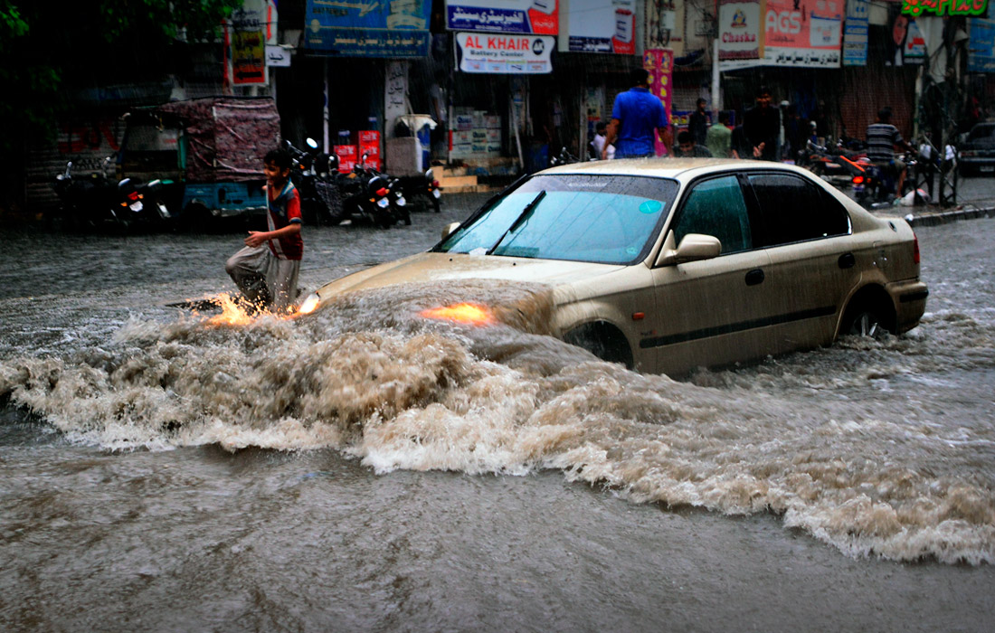 Согласно пакистанским властям, ситуация с наводнениями этого года хуже, чем в 2010 году, когда в результате стихии погибли 1,7 тыс. человек
