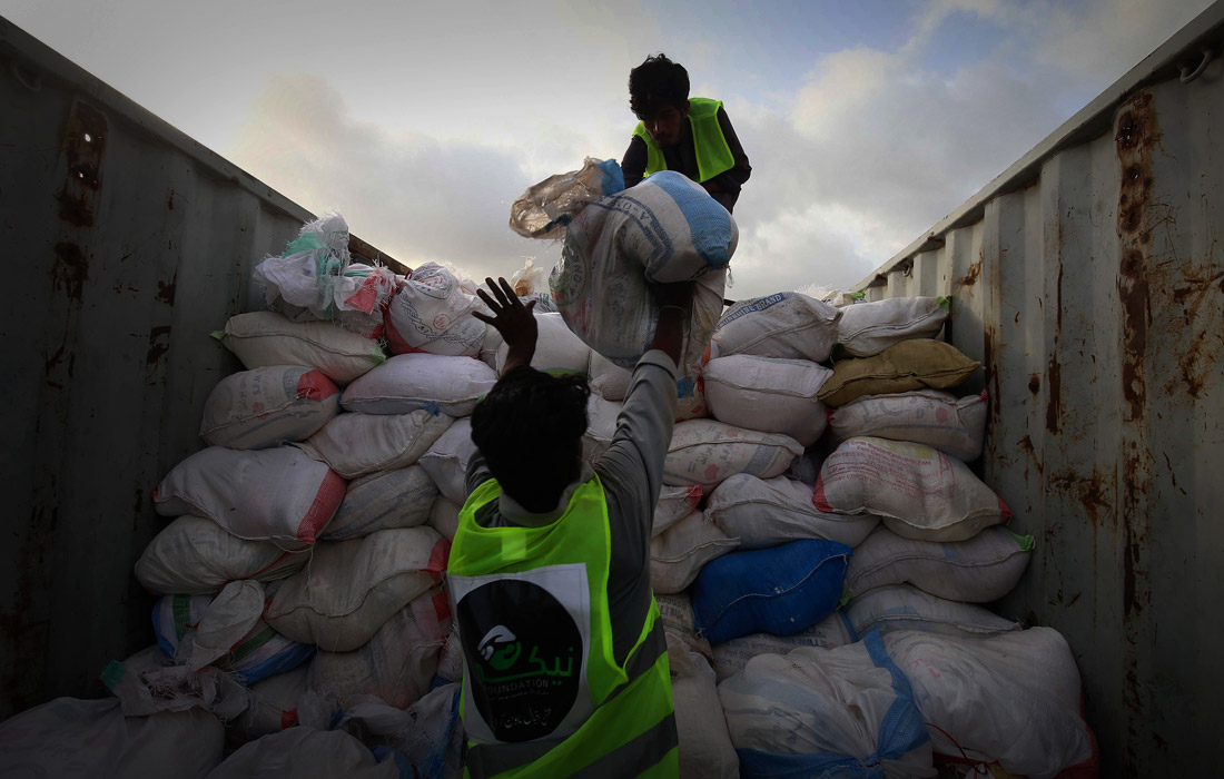 В страну начала поступать международная помощь