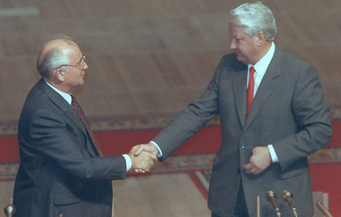 Михаил Горбачев и Борис Ельцин во время встречи в "Белом доме". Август 1991 года.