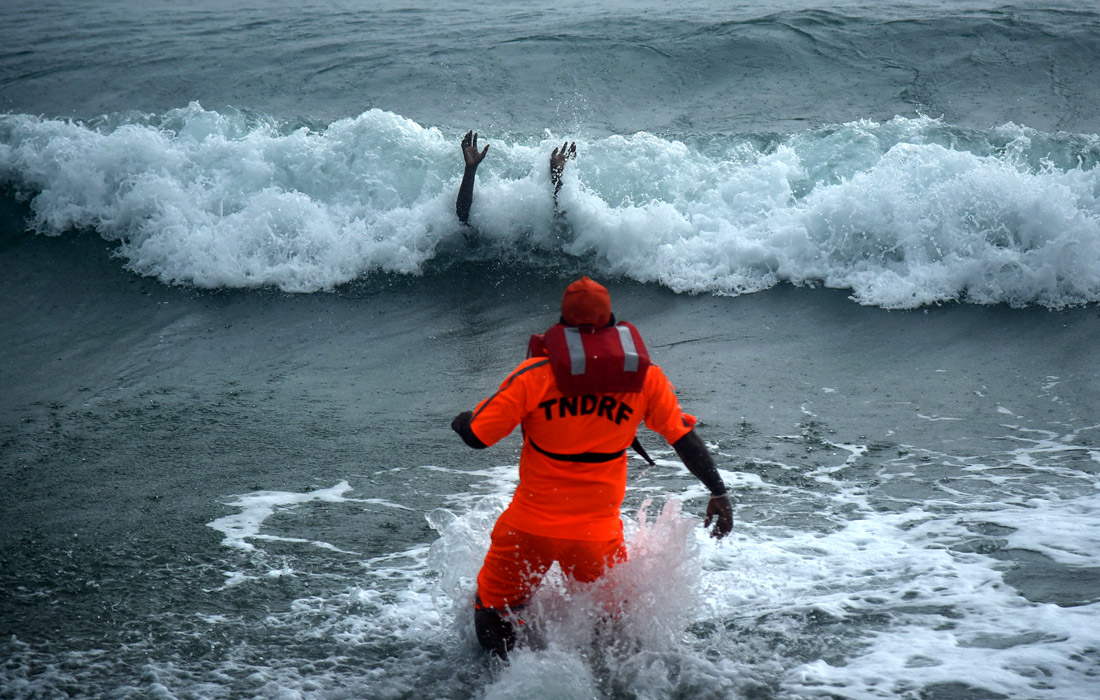 В индийском Ченнаи прошли учения по спасению жертв наводнения