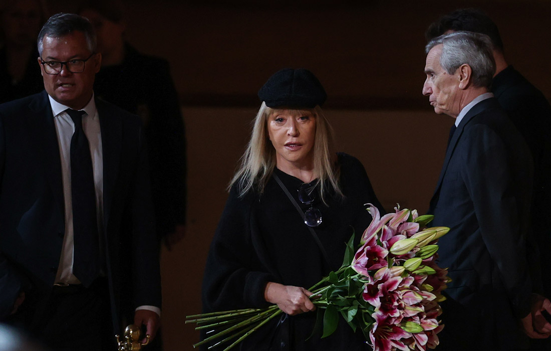 Певица Алла Пугачева простилась с бывшим президентом СССР