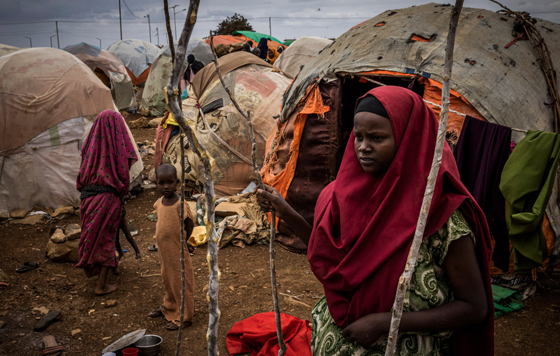Сильная засуха в Сомали уничтожила посевы и привела к росту цен на продовольствие, в результате чего более 7 миллионов человек оказались под угрозой голода. На фото: лагерь для перемещенных лиц в пострадавшем от засухи Байдоа.