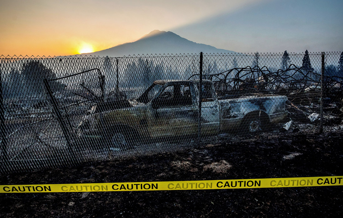Последствия лесного пожара в Уиде, штат Калифорния