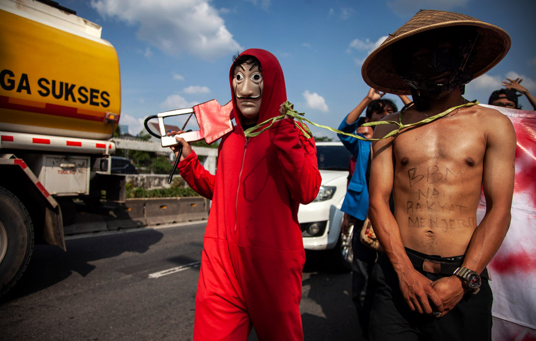 Демонстрация против повышения цен на топливо в Джакарте