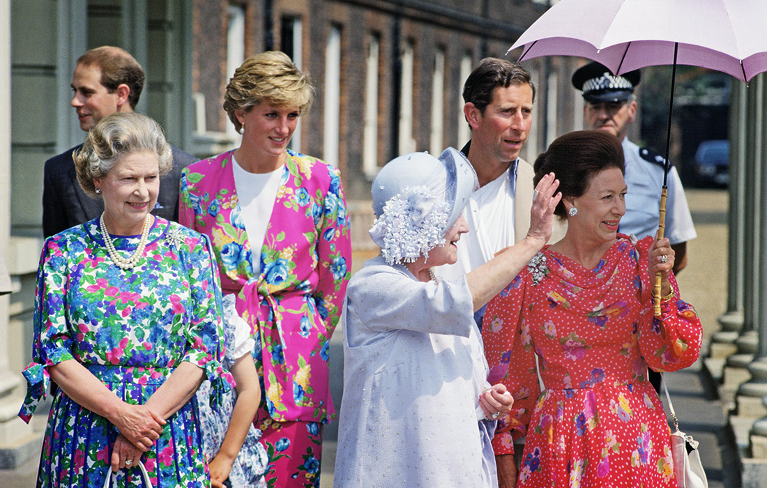 Принцесса Диана и королева Елизавета в Лондоне. 1990 год.