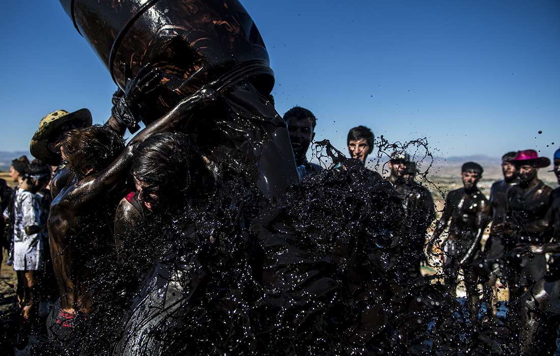 Ежегодный фестиваль Cascamorras в испанской Базе