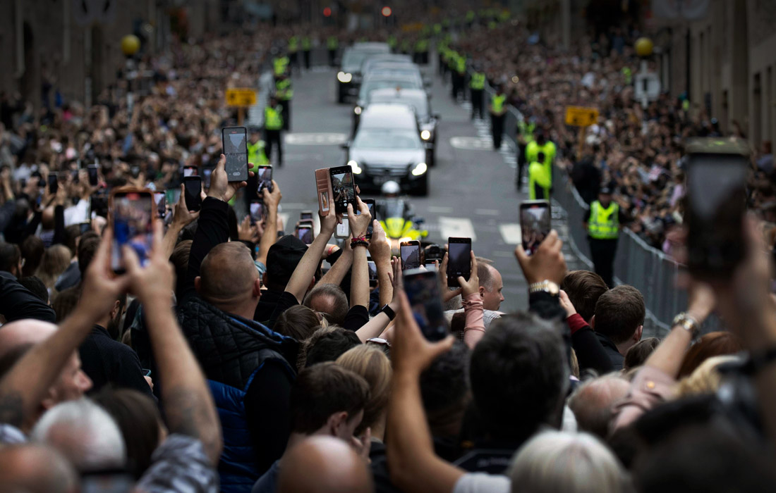 Похоронный кортеж с телом Елизаветы II отправляется в Эдинбург