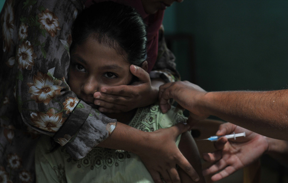 Вакцинация школьников против COVID-19 в Силхете, Бангладеш