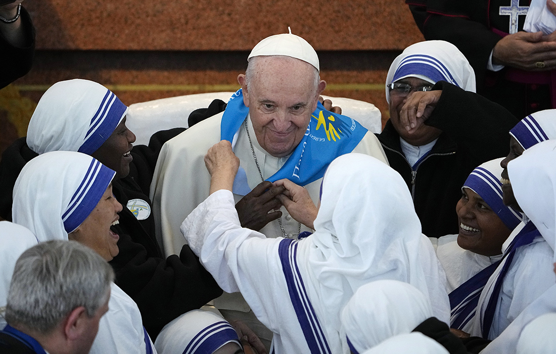 Папа римский Франциск провел встречу в католическом храме Божией Матери Неустанной Помощи в Нур-Султане