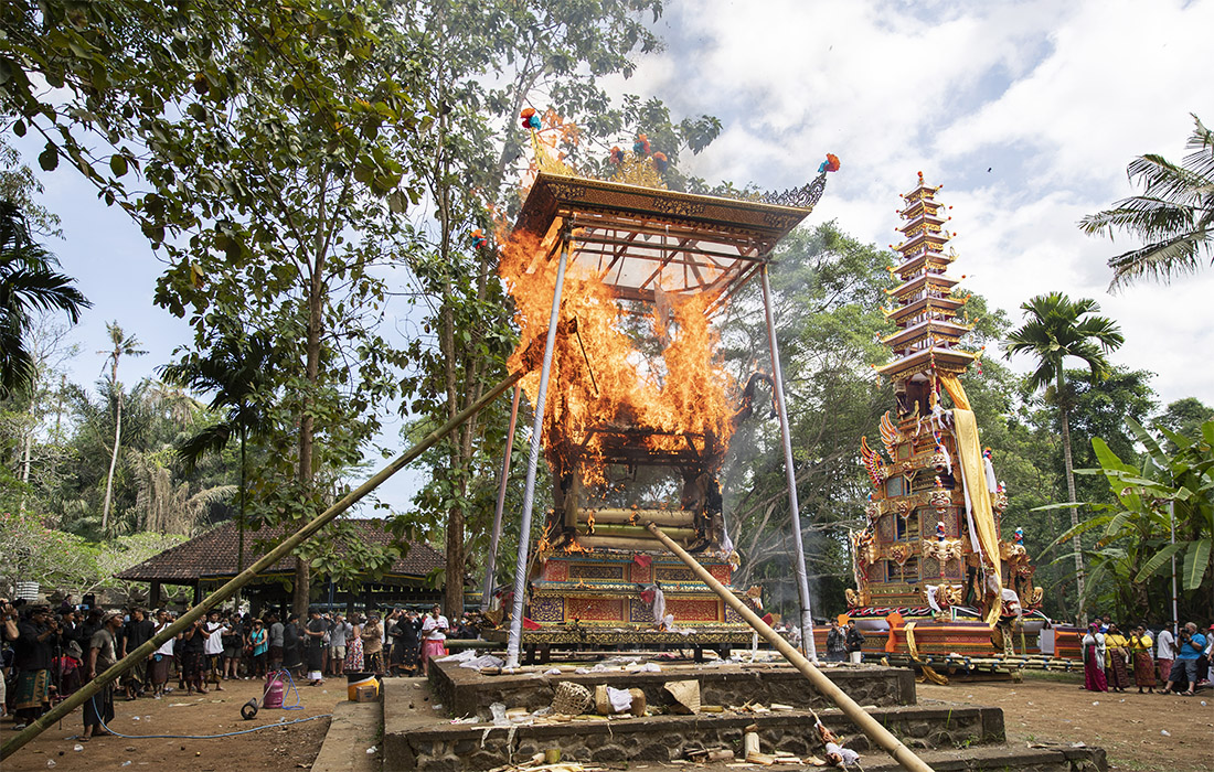 На Бали простились с членом королевской семьи Чокордой Рака