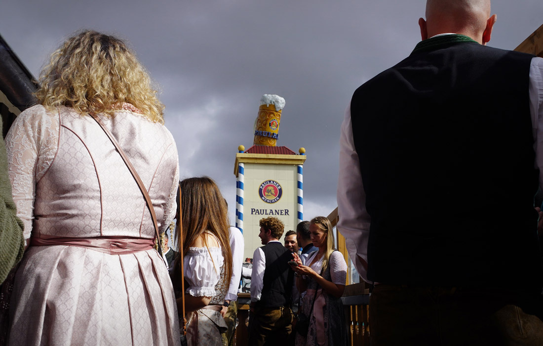 До того как проведение Октоберфеста приостановили из-за пандемии коронавируса, мероприятие ежегодно посещали около 6 млн человек