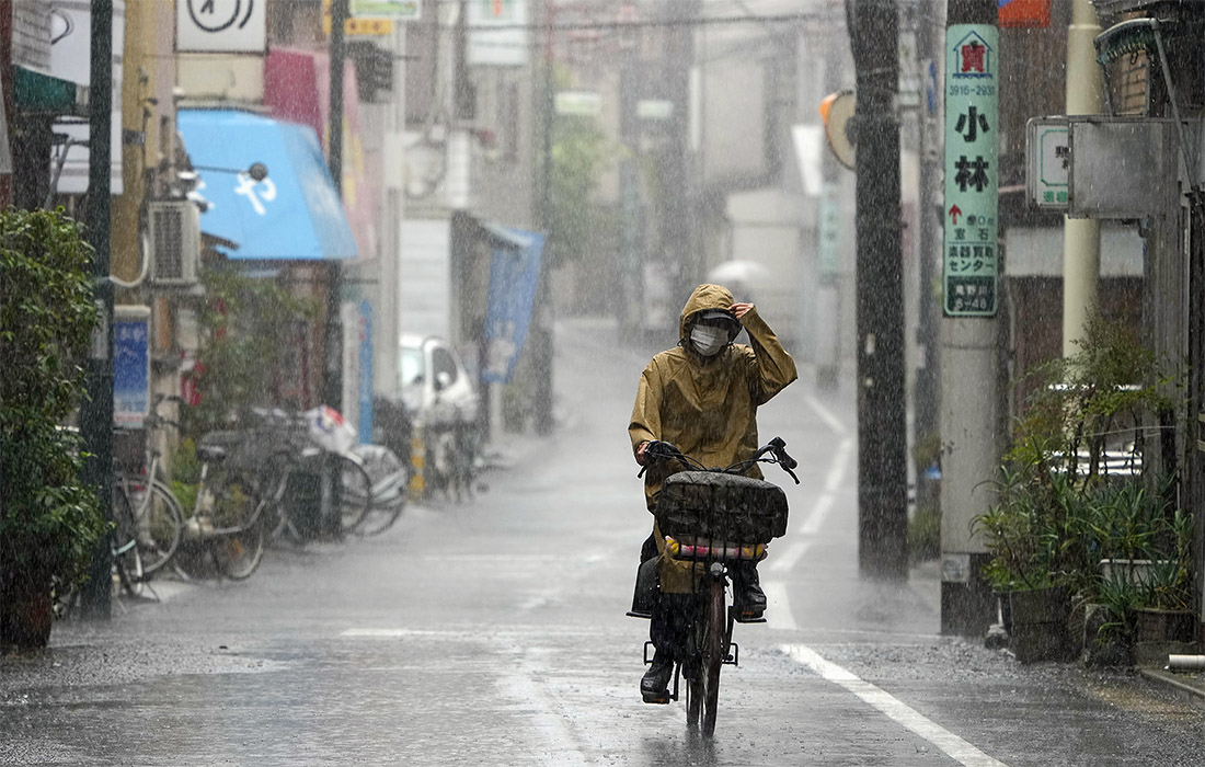 Тайфун "Нанмадол" обрушил на Японию двухмесячную норму осадков и ветер скоростью до 300 км/ч