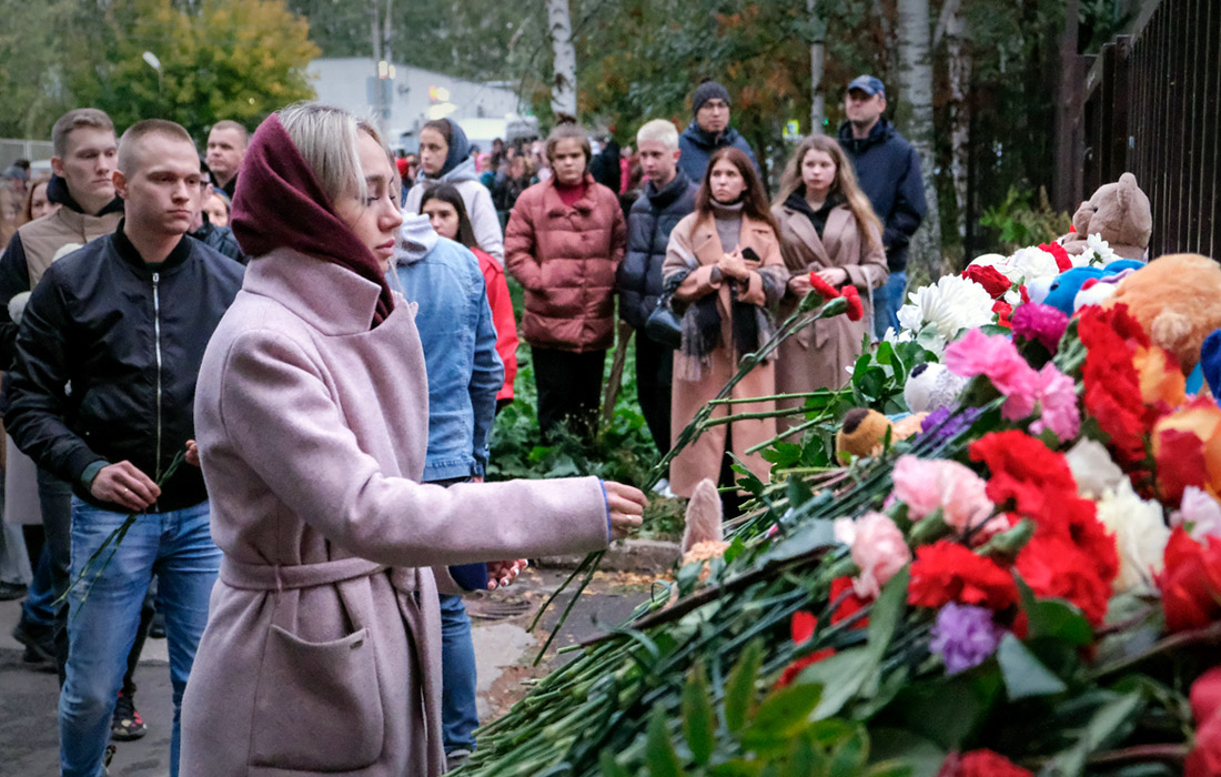Акция памяти погибших в школе в Ижевске