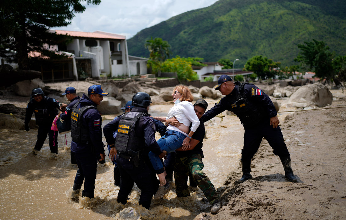 По меньшей мере три человека погибли в результате разлива реки Эль-Кастанеда в Венесуэле