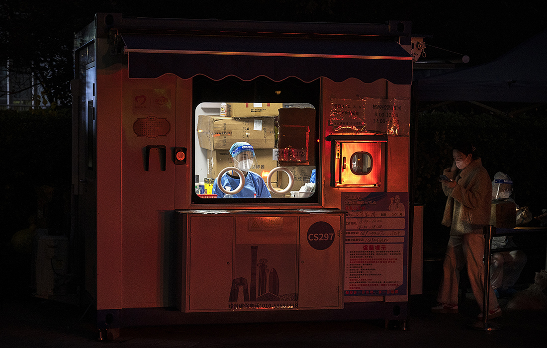 Китай продолжает придерживаться своей строгой политики абсолютной нетерпимости к COVID с обязательным тестированием и карантином