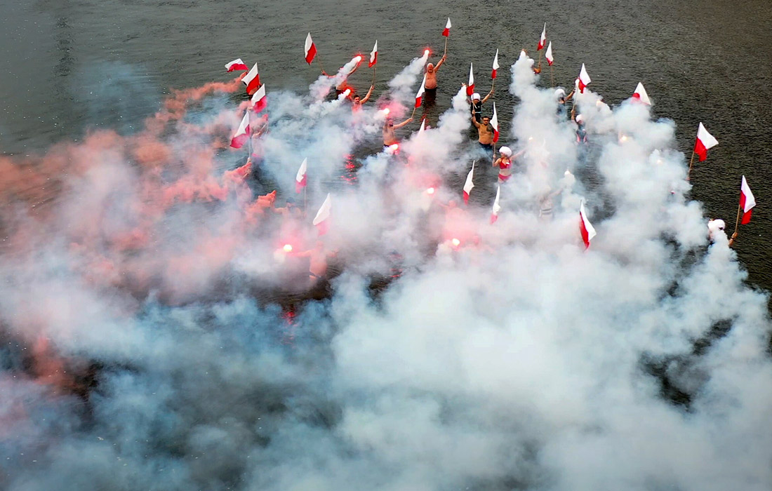 Жители города Пшемысль празднуют День независимости Польши