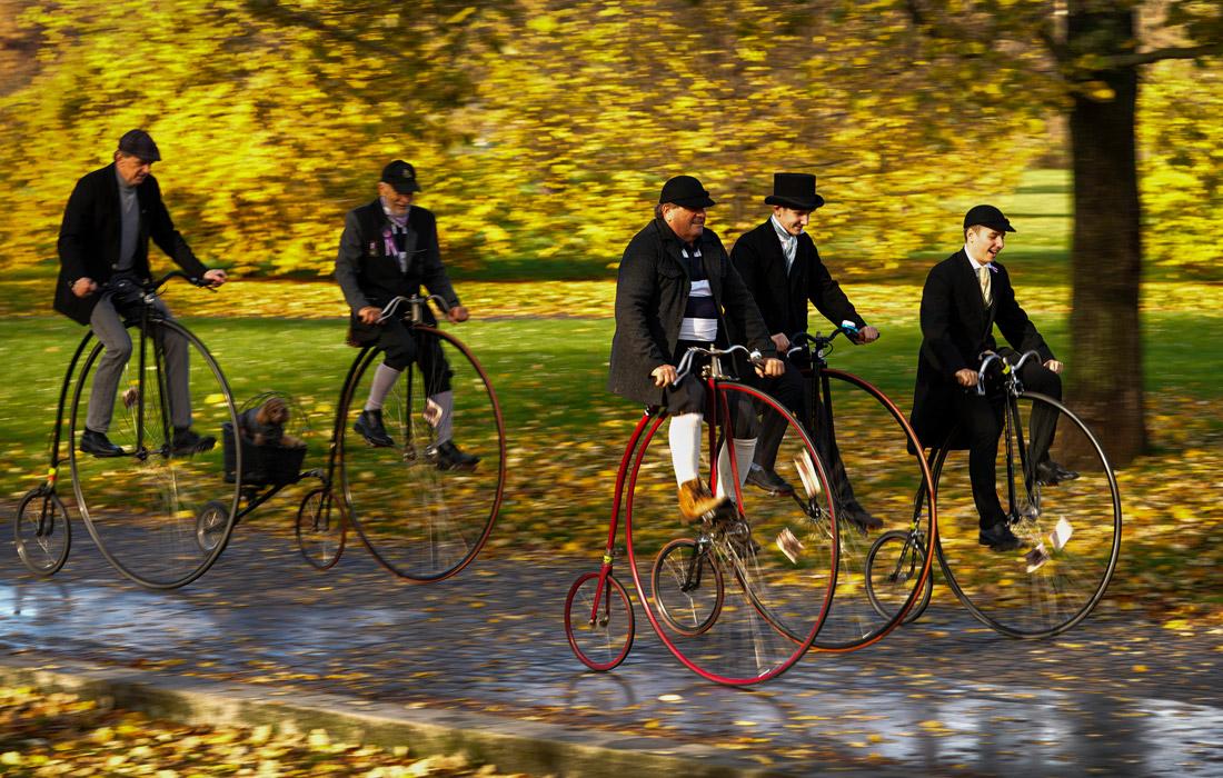 Традиционный заезд на ретро-велосипедах в Праге