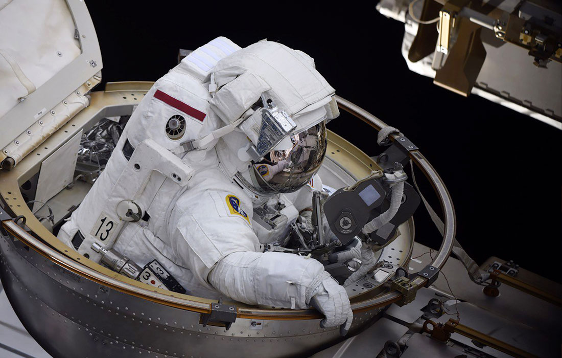 Выход в открытый космос астронавтов NASA с МКС