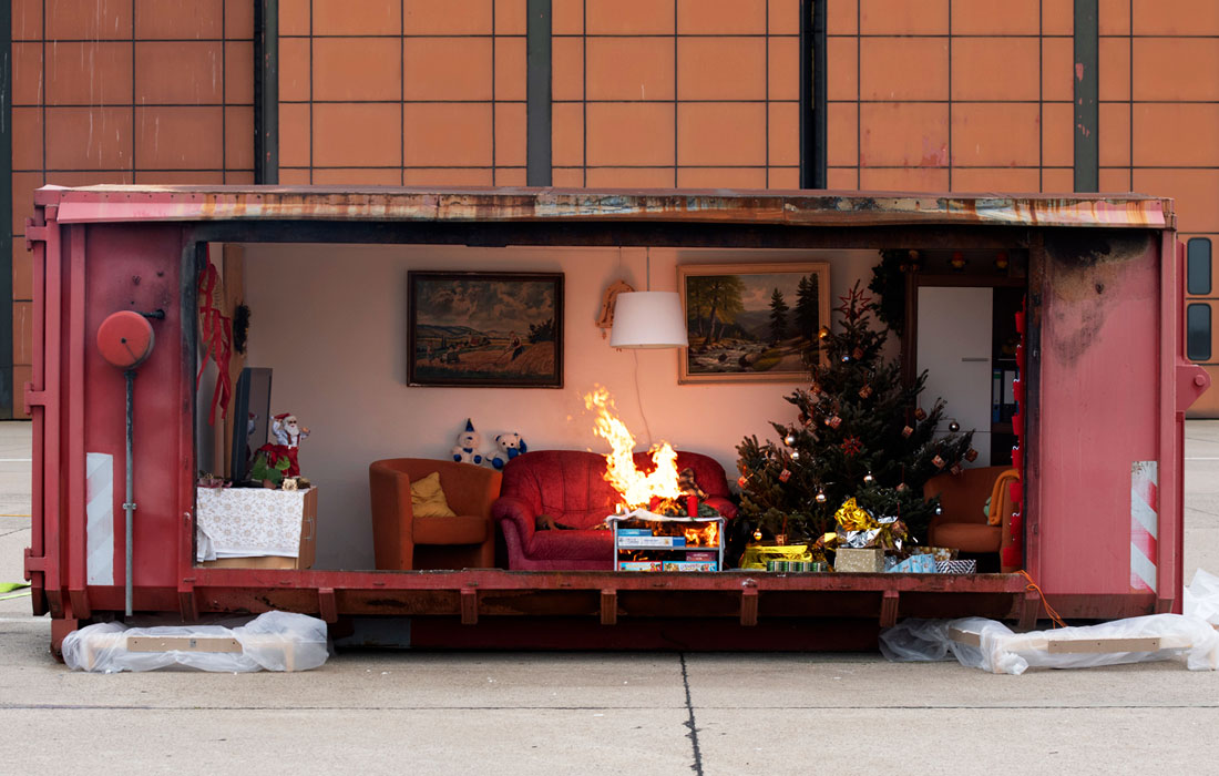 Берлинская пожарная команда провела акцию, чтобы напомнить об опасности пожара в рождественский сезон