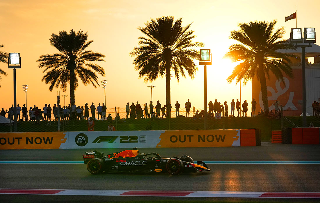 Пилот команды "Ред Булл" Макс Ферстаппен в Абу-Даби