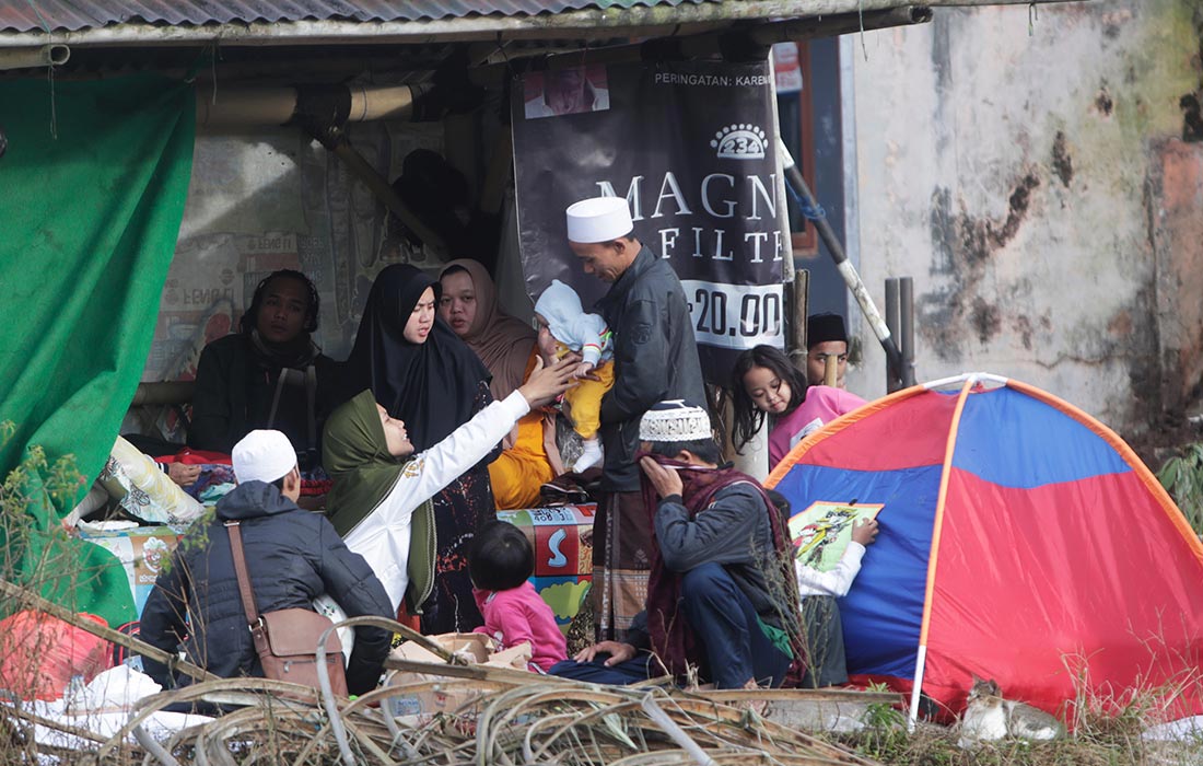 Индонезия регулярно сталкивается с разрушительными землетрясениями. Так, в феврале в результате землетрясения магнитудой 6,2 в провинции Западная Суматра погибли не менее 25 человек, более 460 получили ранения. В январе 2021 года в провинции Западный Сулавеси в результате землетрясения магнитудой 6,2 погибли более 100 человек и около 6,5 тысячи получили ранения.