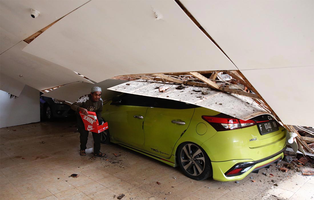 Более 13 тысяч человек, чьи дома оказались сильно повреждены землетрясением, были доставлены в эвакуационные центры