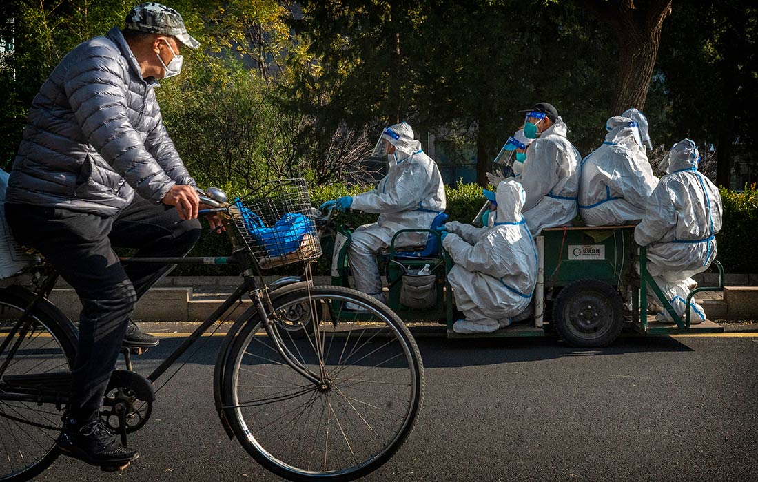 Городские власти также распорядились закрыть рестораны и призвали работодателей перевести сотрудников на удаленный формат работы