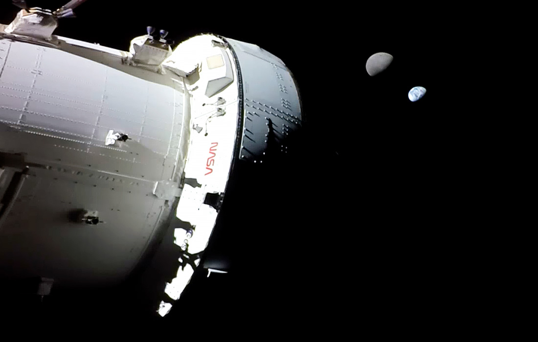 Космический корабль NASA Orion вышел на окололунную орбиту